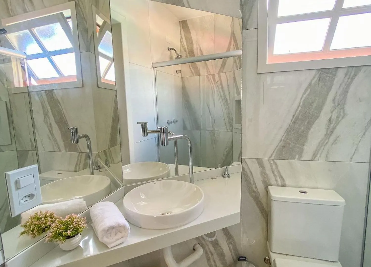 Apartamento De 2 Suites Para Ate 8 Pessoas Em Condominio A 3 Minutos A Pe Da Praia De Taperapuan Porto Seguro Brazil