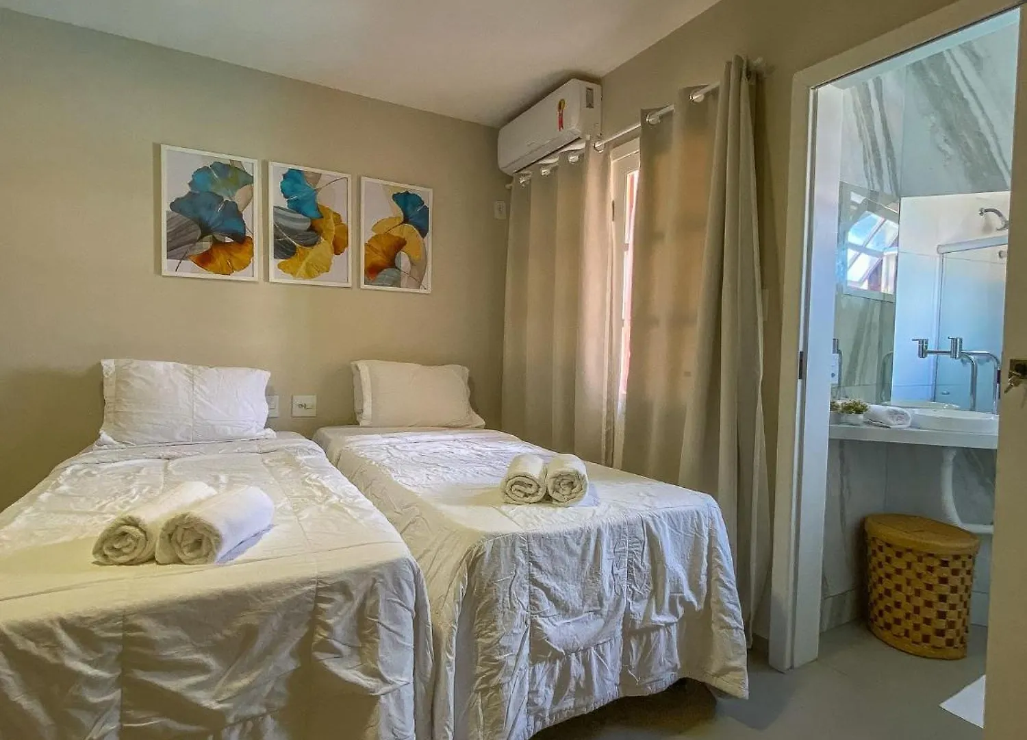 Apartamento De 2 Suites Para Ate 8 Pessoas Em Condominio A 3 Minutos A Pe Da Praia De Taperapuan Porto Seguro